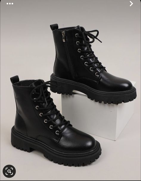 Black Combat Boots For Women, Black Boots For School, Black Boots Combat, Army Boots Women, Boots For Girls Teens, Clean Outfit Ideas, Gamora Outfit, Black Shoes For School, Aesthetic Black Boots