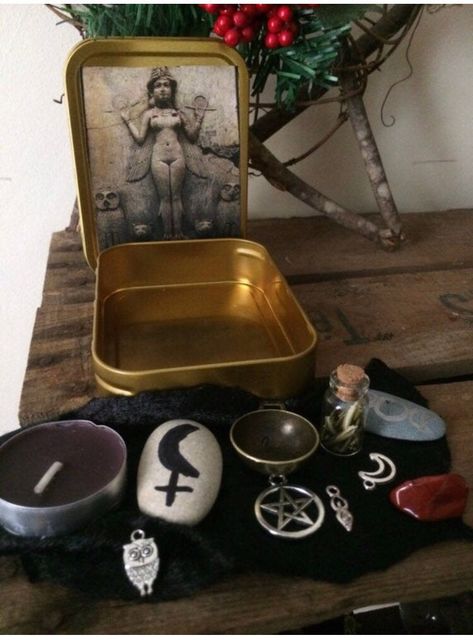 Lilith Altar, Lillith Goddess, Lilith Goddess, Lilith Sigil, Altar Ideas, Mini Altar, Witches Altar, Wiccan Altar, Wiccan Spell Book