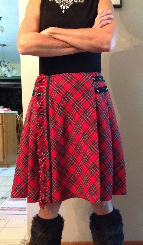 Sewing Patterns - Pattern Reviews for Self Drafted Pattern Pattern - Draped on dress form Kilt - Sewing & Sewing Pattern Reviews at PatternReview.com Dress Form Pattern, Kilt Pattern, Pattern Draping, Cape Pattern, Diy Skirt, Sewing Class, Dress Form, Kilt, Choose The Right