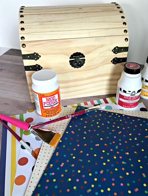 Reward Treasure Box Ideas, Diy Treasure Box For Classroom, Treasure Box For Classroom, Homeschool Treasure Box Ideas, Diy Prize Box For Classroom, Teacher Treasure Box Ideas, Wooden Chest Paint Ideas, Classroom Prize Box Ideas, Classroom Treasure Box Ideas