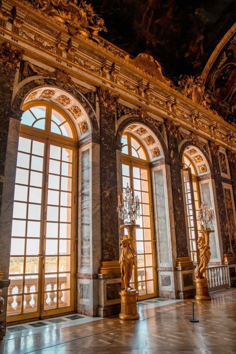 French Castle Interior, Old Mansions Interior, Victorian Castle, Neoclassical Interior, Old Manor, French Castles, Castle Aesthetic, Castles Interior, Royal Aesthetic