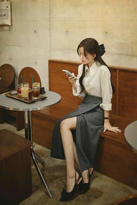 Formal Feminine Outfit, Elegant Feminine Style Classy, Korean Feminine Fashion, Feminine Korean Outfits, Feminine Korean Fashion, Korean Feminine Outfits, Korean Fashion Feminine, Korean Dress Ideas, Feminine Classy Outfits