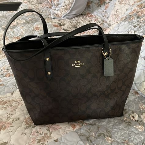 Nwt Team Coach ,Signature City Tote F58292, Black & Brown This Bag Is An Excellent Condition Very Clean Inside And Out No Rips, Tears Or Stains Signature Coated Canvas Inside Zip Zip Top Closure, Fabric Lining 11 3/4”(L) X10 1/2 (H) X 5 1/2 (W) Please See Pictures, If You Have Any Questions, Please Ask Black And Brown Coach Bag, Large Coach Tote Bag, Large Handbags For Women, Women Purses Women's Handbags, Coach Laptop Bag, Small City Tote Coach, Coach Mini City Tote, Coach Small City Tote, Coach City Tote Bag