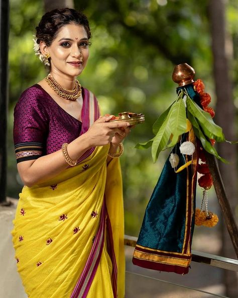 Ganpati Saree Look, Khan Sadi Blouse Design, Ilkal Saree Photoshoot, Sankranti Saree Look, Khun Blouse Designs Latest, Hairstyles On Paithani, Khan Saree Blouse Designs Latest, Maharashtrian Blouse Design, Khan Blouse Marathi Pattern