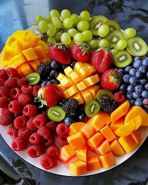 Aesthetic Fruit Board, Vision Board Food Healthy, Eat The Rainbow Aesthetic, Aesthetic Food Pictures Healthy, Healthy Beautiful Food, Eat More Fruits And Vegetables, Fruit Board Aesthetic, Aesthetic Fruit Platter, H302 Fruits