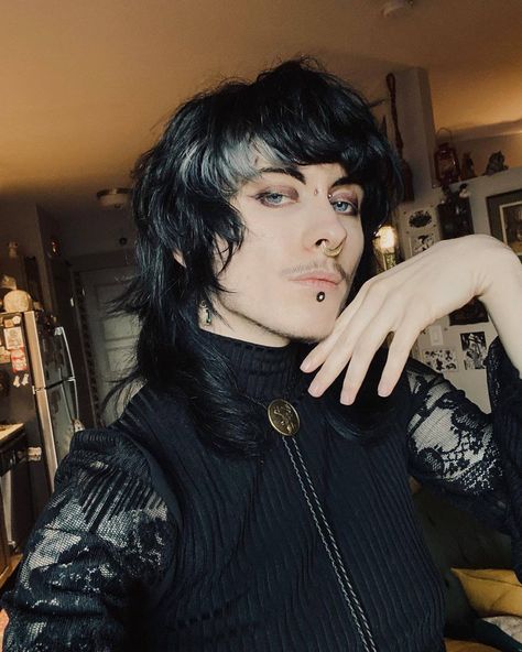 Gay Haircut, Haircut Curtain, Androgynous Hair, Haircut 2024, Goth Hair, Goth Look, Men Haircut, Boys With Curly Hair, Male Makeup