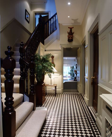 Carpet Styles Living Rooms, London Mews House Interior, Victorian House Hallway, Apartment With Stairs, London House Interior, Brownstone Interiors, Victorian House Interiors, Victorian Hallway, Tiled Hallway