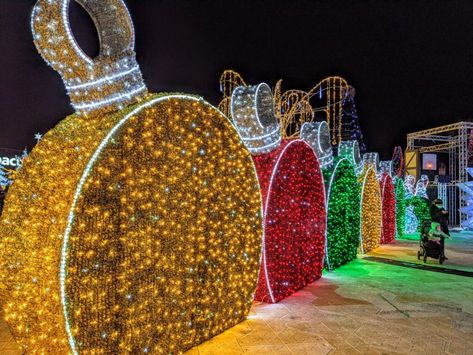 These Midwest Christmas lights extravaganzas will get you in the holiday spirit. Here are the best Christmas light displays in the Midwest. Christmas Light Contest, Neighborhood Christmas Lights Contest, Christmas Laser Lights Outdoor, Christmas Light Show Aesthetic, Indianapolis Christmas Lights, Animated Christmas Lights, Best Christmas Light Displays, Holiday Lights Display, Christmas Light Show