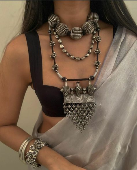 Silver Tissue Saree, Antique Silver Jewelry Indian, Silver Jewelry Indian, Silver Saree, Statement Jewelry Outfit, Silver Coin Jewelry, Coin Jewellery, Flower Jewelry Designs, Indian Accessories