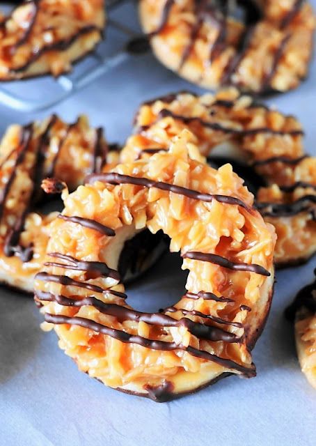 Samoas Cookies Recipe, Samoa Cookies Recipe, Homemade Samoas, Samoas Cookies, Samoa Cookies, Turtle Cookies, Gooey Cookies, Coconut Caramel, Girl Scout Cookies