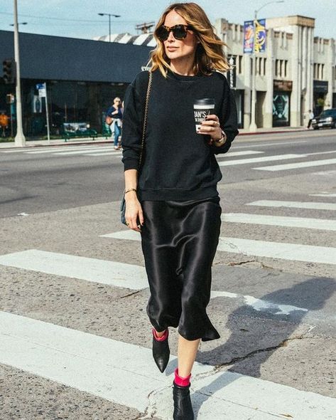 Black sweater + slip dress + ankle boots Slip Dress Outfit Ideas, Slip Dress Street Style, Winter Fashion Outfits Dressy, Vinter Mode Outfits, Casual Chique Stijl, Satin Skirt Outfit, Slip Dress Outfit, Winter Mode Outfits, Outfit Ideas Winter