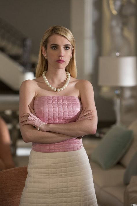 Scream Queens Fashion, Chanel Oberlin, Queen Outfit, Queen Photos, Scream Queens, Emma Roberts, Mean Girls, Sweet Girls, Gossip Girl