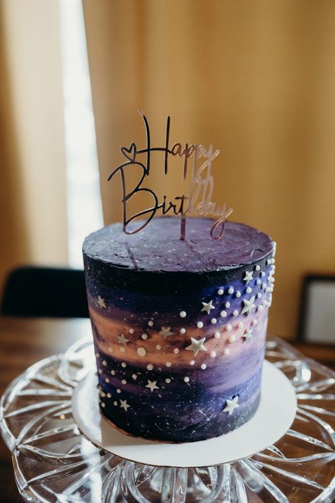 Themed Sleepover Ideas, Sleepover Cake, Nashville Lifestyle, Sleepover Party Ideas, Galaxy Birthday Party, Galaxy Cake, Girls Birthday Party Themes, Space Birthday Party, Girl Birthday Themes