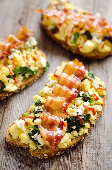 Sriracha Bacon, Breakfast Toasts, Xmas Morning, Healthy Weekly Meal Plan, Easy And Healthy Breakfast, Meal Plan Week, Breakfast Muffin, Basic Cooking, Cooking Tricks