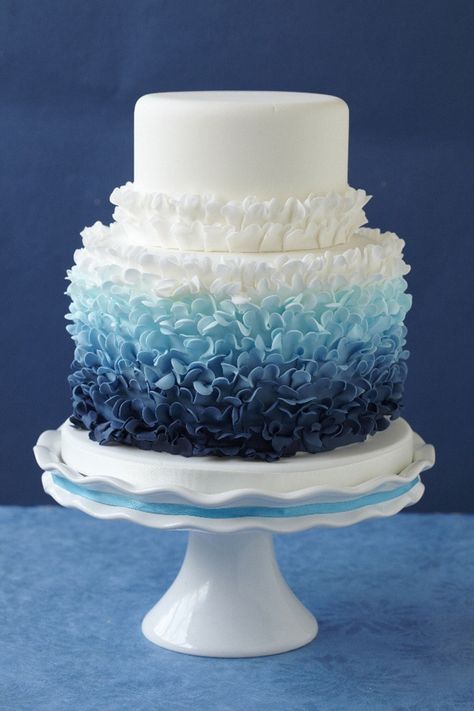 Blue Ombre Cake, Ombre Wedding Cake, Spring Wedding Outfit, Beach Themed Cakes, Wedding Cake Ombre, Beach Wedding Colors, Ombre Wedding, Beach Wedding Cake, Ombre Cake