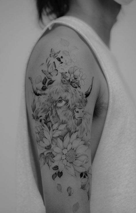 Cow Shoulder Tattoo, High Land Cow Tattoo, Farm Animals Tattoo Ideas, Highland Cow Flower Tattoo, Black And White Cow Tattoo, Feminine Bison Tattoo, Hereford Cow Tattoo, Cow Sleeve Tattoo, Scottish Cow Tattoo