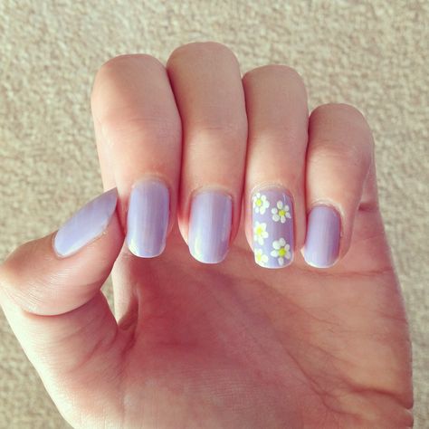 purple daisy nails Purple Daisy Nails, Nail Purple, Vacation Nails Green, Light Purple Nails, Daisy Nail Art, Wine Red Nails, Tropical Vacation Nails, Pride Nails Designs, Violet Nails