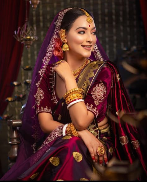 Benarasi Saree Bengali Reception, Bengali Wedding Look Bridal, Reception Look Bengali Bride, Shalu Saree For Bride, Modern Bengali Bride Reception Look, Bengali Bride Reception Look Saree, Benarasi Saree Bengali, Bengali Bride Traditional Look, Bengali Reception Look