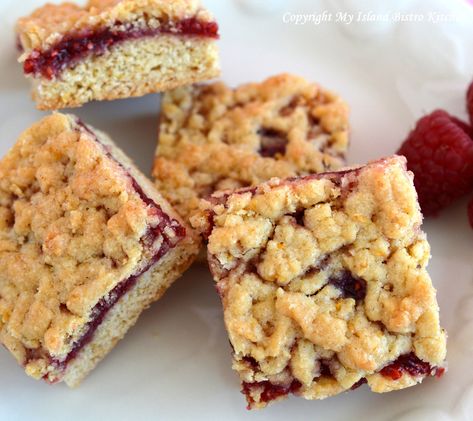 Jam Squares, Parve Desserts, Small Commercial Kitchen, Cinnamon Streusel Coffee Cake, Betty Crocker Cake Mix, Chocolate Chip Banana Bread Recipe, Cookie Crumble, Bistro Kitchen, Streusel Coffee Cake