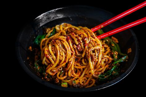 Dan Dan Noodles Recipe, Korean Dinner, Fresh Egg Noodles, Wonton Noodle Soup, Yummy Noodles, Chili Oil Recipe, Korean Recipe, Dan Dan Noodles, Seonkyoung Longest