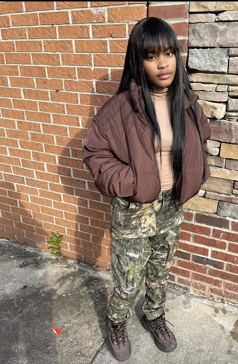 Yeezy Boot Outfit Women, Yeezy 500 Outfit Women Black, Yeezy Boots Outfit Black Women, Yeezy Boots Women Outfit, Yeezy Desert Boots Outfit, Yeezy Boots Outfit, Camouflage Jacket Outfit, Desert Boots Outfit, Yeezy Outfits