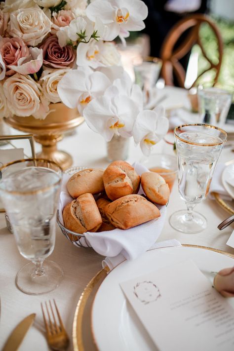 Wedding Bread Basket, Bread Basket Ideas For Table Wedding, Bread Centerpiece Wedding, Plated Dinner Wedding, Wedding Food Tables, Old Money Aesthetic Wedding, Bread Basket Display, Boat In Italy, Wedding Bread