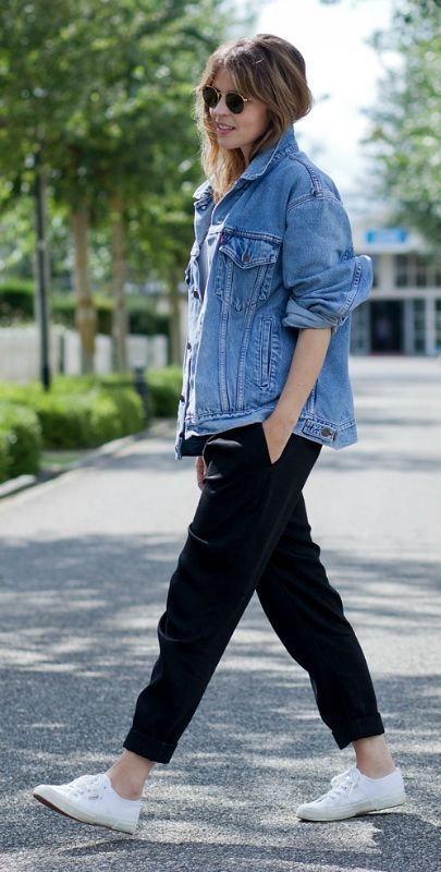 Oversized Jean Jacket Outfit, Denim Jacket Outfit Women, Oversized Denim Jacket Outfit, Jacket Outfit Women, Looks Jeans, Look Office, Jean Jacket Outfits, Superga Sneakers, Denim Jacket Outfit