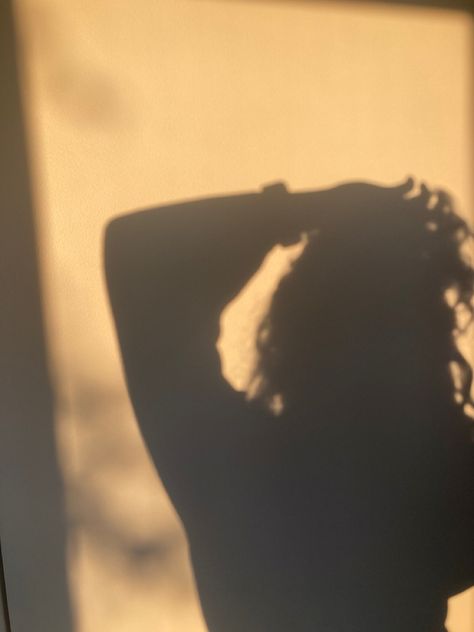 #shadow #aesthetic #morning #me Curly Hair Shadow Aesthetic, Curly Hair Shadow, Shadow Aesthetic, Aesthetic Morning, Hair Shadow, Morning Light, Short Curly Hair, Short Curly, Human Silhouette