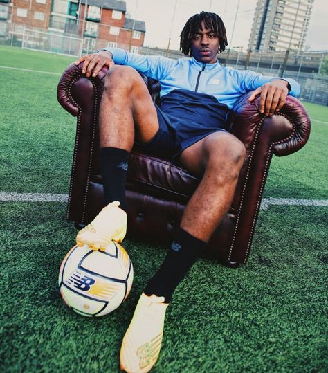 England U21 international footballer and Crystal Palace star Eberechi Eze is the latest rising athlete signed to New Balance’s talent roster. Eberechi Eze, Best Fashion Designers, Sports Marketing, Fitness Design, Gym Gear, Health Magazine, Healthy Lifestyle Tips, Crystal Palace, Global Brands