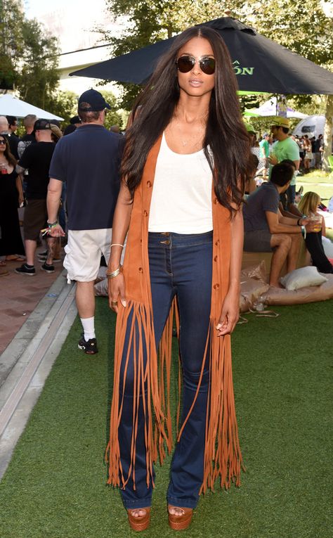 Fringed Vest Outfit, Ciara Style, Date Night Outfit Classy, Fringe Clothing, Cowgirl Style Outfits, Estilo Country, Fringe Vest, Fashion Week 2015, Cowboy Outfits