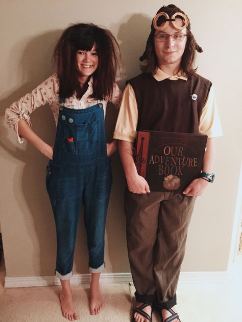 Young Carl and Ellie Costume Carl And Ellie Costume, Disfraz Up, Ellie Costume, Carl Costume, Up Carl Y Ellie, Carl And Ellie, Halloween Costumes Diy Couples, Up Halloween Costumes, Couple Cosplay