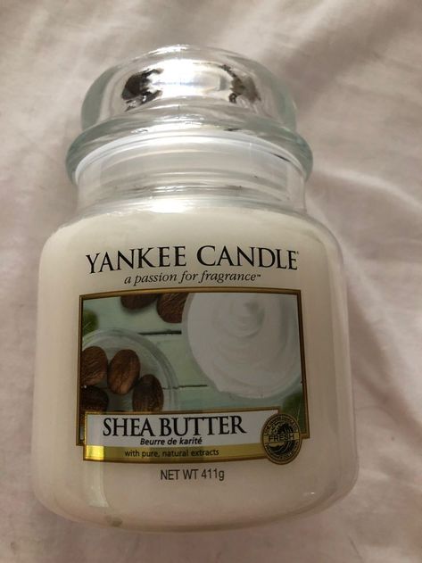 Vanilla Bedroom, Candle Obsession, Crystal Room, Yankee Candles, Relaxing Bath, Cozy Home, Yankee Candle, Bedroom Aesthetic, Smell Good