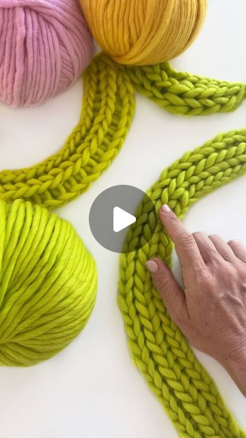 Macrame, Weaving, Fibre Art Supplies + Education on Instagram: "Learn to finger knit with me 🧶  This versatile technique is perfect for creating necklaces, wearables, macra weaves, woven tapestries, and so much more. It's an easy and fun way to add texture and detail to your art.   Here we are using our Merino Wool Yarn in Chartruese.   Ps. We have just had a small restock for our Merino Wool and Roving, go and get it 💖" Macrame With Wool Yarns, Finger Knitting Projects For Kids, Diy With Yarn, Christmas Macrame, Finger Knitting Projects, Finger Knit, Easy Yarn Crafts, Wool Necklace, Finger Weaving