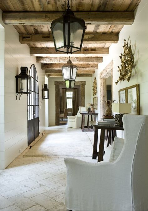 That Blackberry Farm Look with Suzanne Kasler European Farmhouse Living Room, Basement Ceilings, Mediterranean Farmhouse, Modern Kitchen Tiles, Farmhouse Mudroom, Wooden Ceiling Design, Mediterranean Mansion, Mudroom Decor, Rustic Entryway