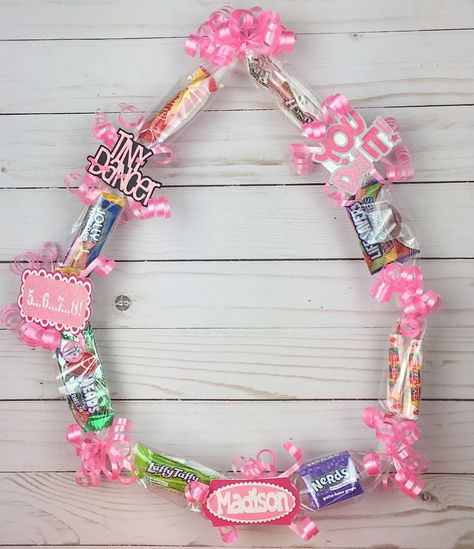 "💖💖These cute candy leis are a great alternative for party favors for any 🎈birthday party, 🎓graduation, 👰 bridal showers, 👸🏻recitals, 👶🏻 baby showers, 🏈 sporting event, 🎉special occasions or thanking your friends for coming to your party. It will put a smile on anyone.😊 DETAILS These candy leis and badges are handmade so they might differ slightly. Candy Leis are made with cellophane, curling ribbon and chenille stems to hold its shape. Badges are made with multi-layered cardstock so Dance Recital Candy Bouquet, First Dance Recital, Senior Recital, Candy Leis, Dance Recital Gift, Candy Lei, Dance Recital Gifts, Ballet Recital, Dance Teacher Gifts