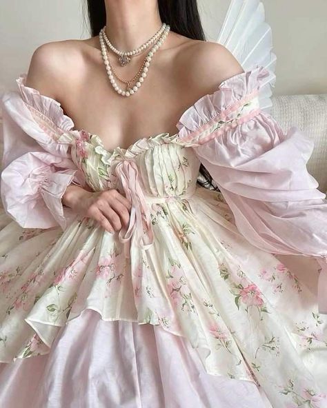 Lizzie Hearts, Fairytale Fashion, Cottagecore Outfits, Summer Home, Fairytale Dress, Sweet Summer, Cute Summer Dresses, Fashion Mistakes, Feminine Outfit