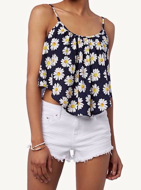 Sunflower cropped tanktop Daisy Crop Top, Style Guru, Rue21, Shopping Mall, Spring Summer Fashion, Night Dress, Short Outfits, Floral Tops, Sunflower