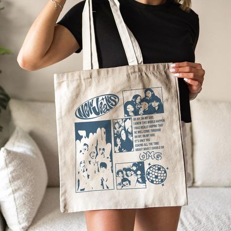 Newjeans Kpop Tote Bag Daily Use Tote Bag, Design Totebag Inspiration, Aesthetic Totebags, Tote Bag Design Aesthetic, Totebag Aesthetic Design, Max Mcnown, Y2k Tote Bag Design, Merch Design Ideas, Tote Bag Graphic Design