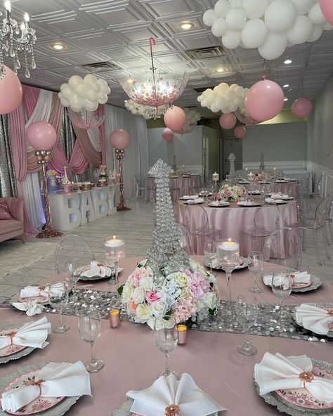 Baby Shower Venue Decor, Paris Baby Shower Theme Girl, Paris Themed Baby Shower Ideas, Paris Theme Baby Shower Ideas, Baby Shower Pink Theme, Baby Shower Venue Ideas, French Baby Shower Theme, Paris Theme Baby Shower, Baby Shower Aesthetic