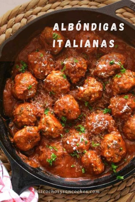 Albóndigas a la italiana, jugosas, en salsa de tomate, queso y un toque de canela, no creerás lo increíbles que son. Receta fácil paso a paso Chicken Crockpot Recipes Easy, Low Calorie Dinners, Cooking Lover, Colombian Food, Healthy Menu, Deli Food, Yummy Comfort Food, Chicken Crockpot Recipes, Crockpot Recipes Easy