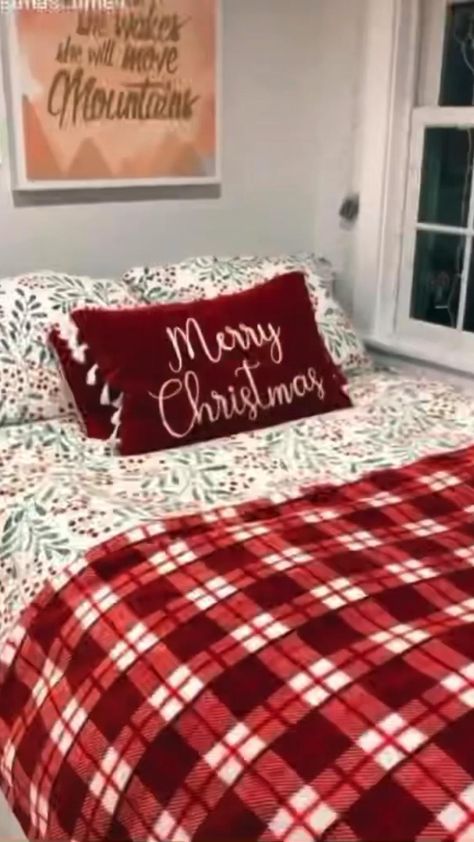 Bedroom Chirstmas Decor, Chirstmas Bedding, Christmad Bed, Cozy Christmas Aesthetic Video, Christmas Routines, Aesthetic Christmas Tiktoks, Holiday Room Decor, Christmas Videos, Holiday Room