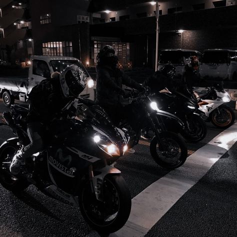 Devil's Night Penelope Douglas, Image Moto, Мотоциклы Cafe Racers, Bike Aesthetic, Motorcycle Aesthetic, Biker Aesthetic, Biker Boys, Biker Love, Pretty Bike