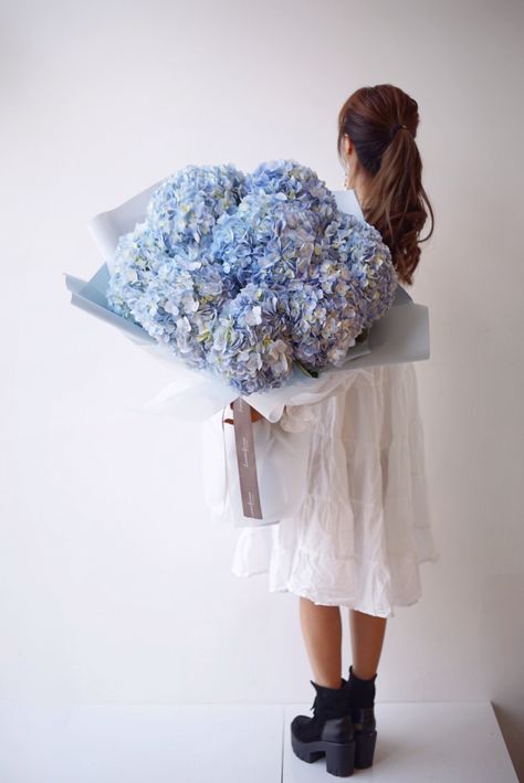 Very Beautiful Flowers, Hydrangea Bouquet, Gift Bouquet, Floral Photography, Beautiful Bouquet Of Flowers, Blue Hydrangea, Beautiful Bouquet, Flower Gift, Flower Shop