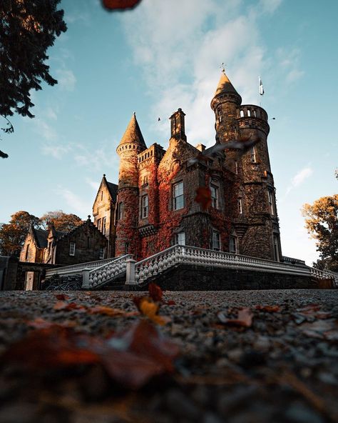 Carlowrie Castle, Autumn Colours, Fairytale Castle, Edinburgh Scotland, Travel Nature, Scotland Travel, Hidden Gem, Places Around The World, House Boat