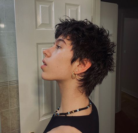 Men Haircut With Straight Hair, Long Hair Inspo Men, Short Grunge Haircuts Men, Mens Shaggy Mullet, Short Choppy Mullet, Short Hairstyles Masc, Punk Mullet Men, Buzz Cut Grow Out, Short Mullet Straight Hair