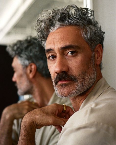 The New York Times on Instagram: “Taika Waititi has a lot on his plate. While editing Marvel’s “Thor: Love and Thunder,” the writer, actor and Oscar-winning director spent…” Alternative Comics, Older Man, Taika Waititi, Making Film, Fighter Pilot, Christian Bale, Chris Hemsworth, Marvel Movies, Pretty Men