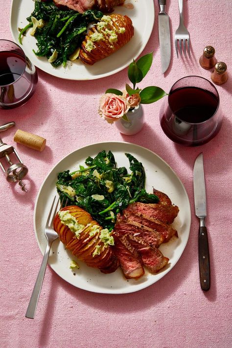 These easy date-night dinner ideas will make it worth eating in. Click through for more romantic dinner for two ideas! #dinnerfortwo #dinnerfortwoonabudget #dinnerfortworomantic #dinnerfortwoeasy #dinnerfortwoathome Romantic Dinner Ideas For Two, Fast Vegetarian Dinner, Easy Romantic Dinner, Romantic Dinner Ideas, Christmas Dinner For Two, Dinner Ideas For Two, Valentines Food Dinner, Night Dinner Recipes, Date Night Dinners