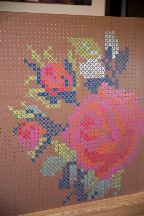 Painted Pegboard, Pegboard Craft Room, Diy Cross, Pola Kristik, Stitch Crochet, Diy Cross Stitch, Cross Paintings, Stitching Art, Peg Board