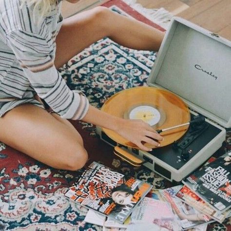 Camille Styles, Record Players, Vinyl Music, Music Aesthetic, Record Player, Vintage Aesthetic, Music Playlist, Listening To Music, Turntable