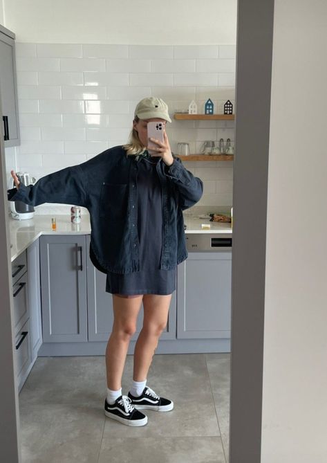 Hi Top Vans Outfit Woman, Looks Con Vans, Summer Outfits Vans, Casual At Home Outfits, Ankle Socks Outfit, Estilo Vans, Surfergirl Style, Curvy Summer Outfits, Tv Wall Decor Ideas